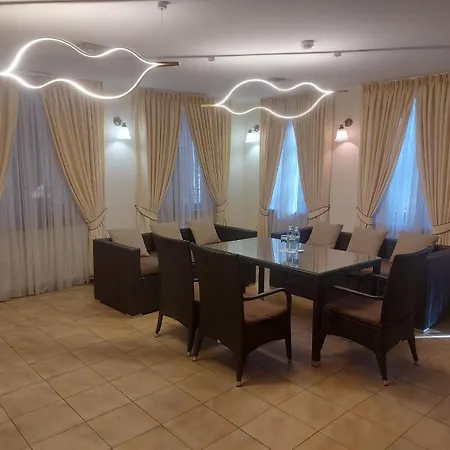 Onovo Dendra מלון 4*