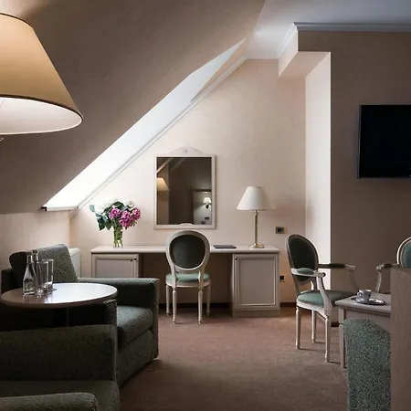 Onovo Dendra Hotel